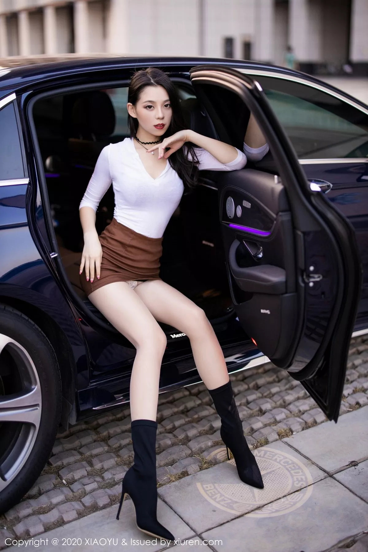 秀人集.com_[XiaoYu画语界]Vol.387_嫩模言沫靓丽户外车拍主题性感红色内衣配肉丝袜诱惑写真105P