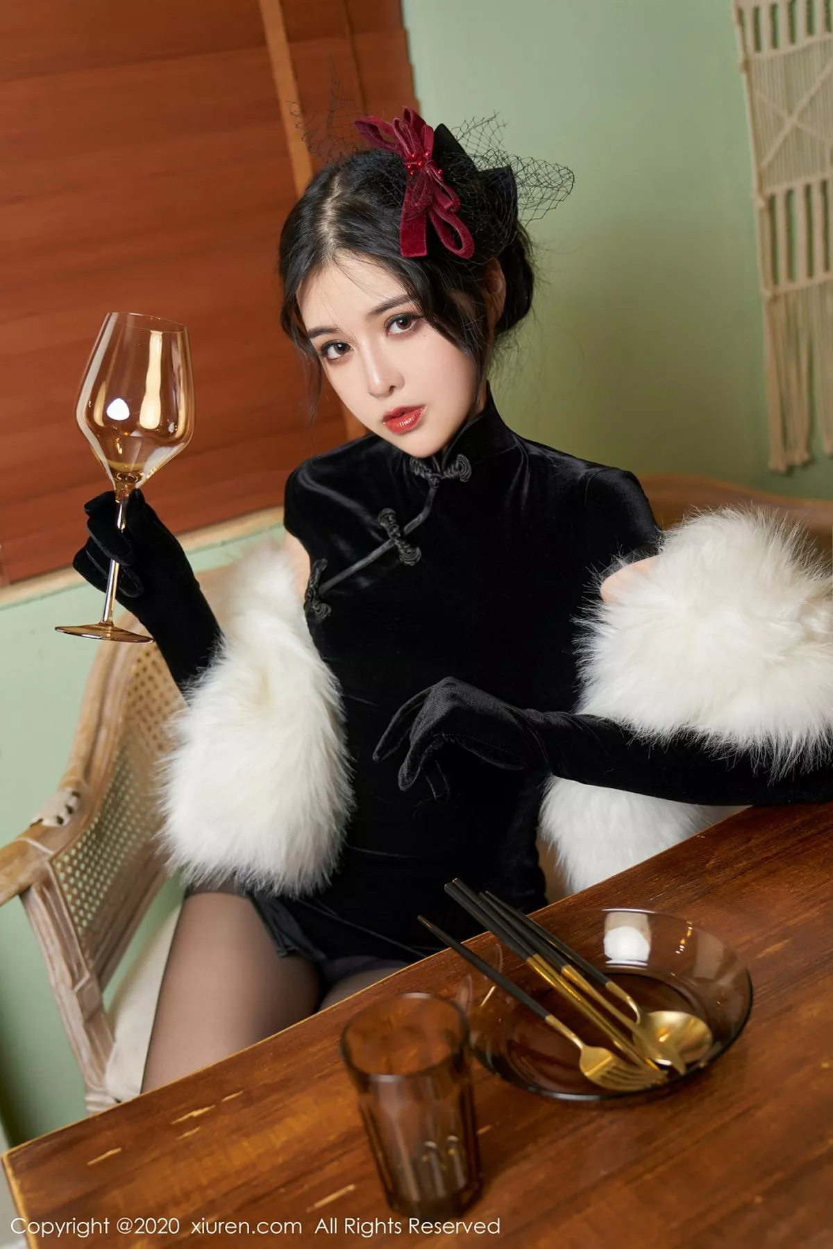 秀人集.com_[XiuRen秀人网]No.2669_嫩模韩静安私房婀娜旗袍半撩露黑丝裤袜秀翘臀极致诱惑写真70P