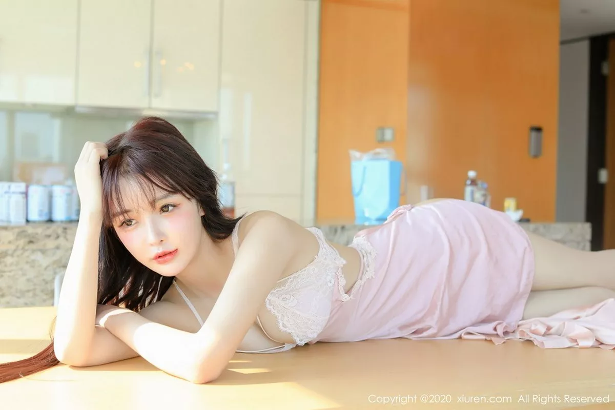 秀人集.com_[XiuRen秀人网]No.2666_嫩模南初妹妹私房粉色吊带蕾丝睡衣秀完美身材雪白娇嫩诱惑写真44P