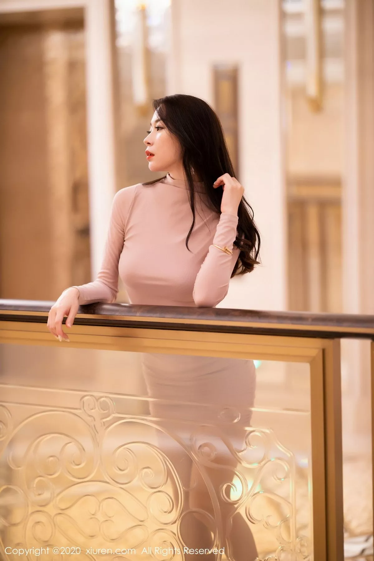 秀人集.com_[XiuRen秀人网]No.2677_嫩模梦心月心愿旅拍私房粉色礼裙配肉丝裤袜秀翘臀极致诱惑写真91P