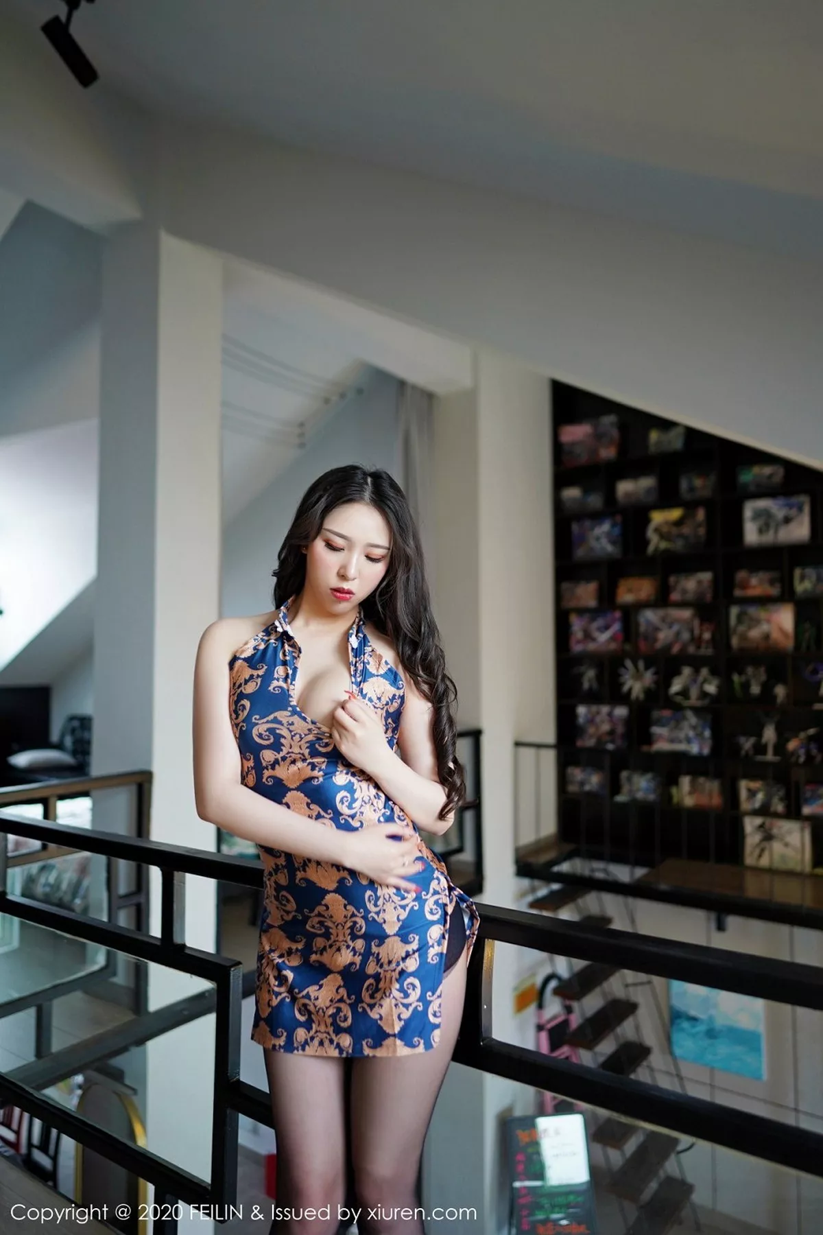 秀人集.com_[FeiLin嗲囡囡]VOL.347_嫩模小波多私房古典旗袍配黑丝裤袜半撩秀翘臀诱惑写真40P