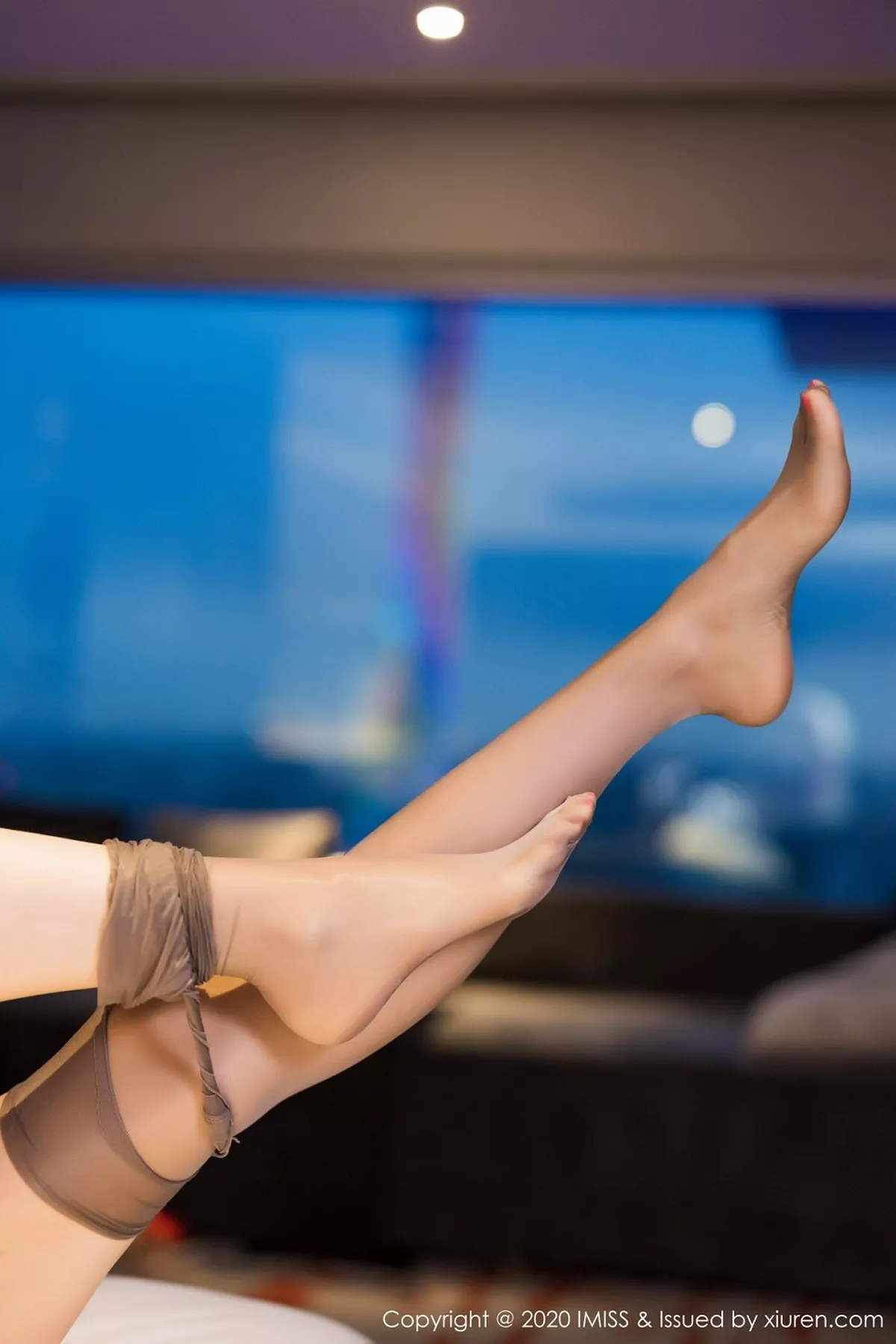 秀人集.com_[IMISS爱蜜社]Vol.514_嫩模Jermy半脱黑色衬衫露性感内衣开档肉丝裤袜极致魅惑写真47P