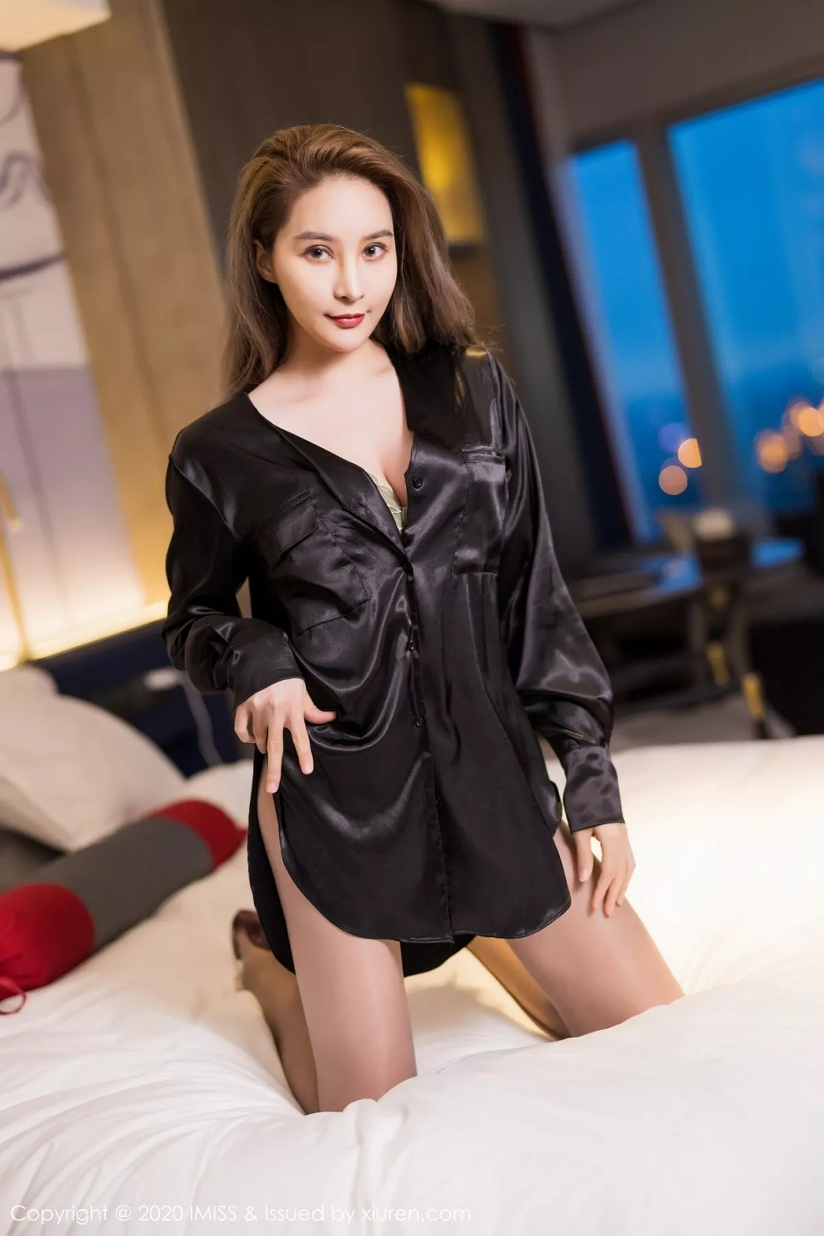 秀人集.com_[IMISS爱蜜社]Vol.514_嫩模Jermy半脱黑色衬衫露性感内衣开档肉丝裤袜极致魅惑写真47P