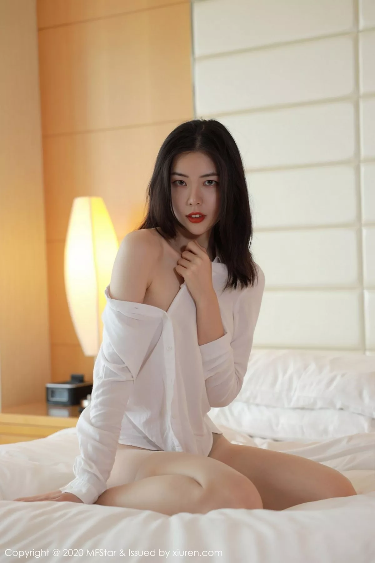 秀人集.com_[MFStar模范学院]Vol.406_模特欧阳美萱MX性感白衬衣配无内肉丝裤袜秀翘臀诱惑写真58P