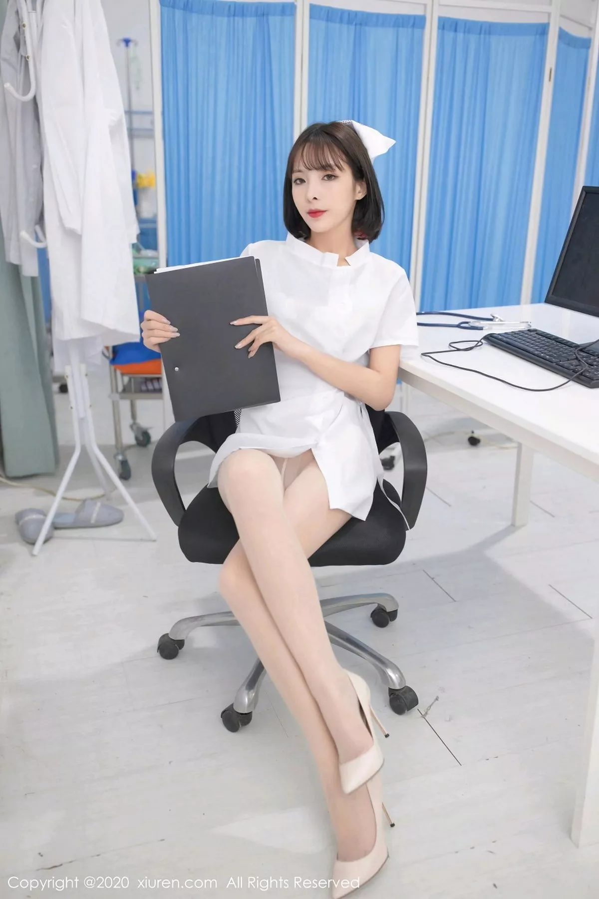 秀人集.com_[XiuRen秀人网]No.2698_嫩模陈小喵私房护士剧情主题无内肉丝裤袜秀翘臀惹火诱惑写真68P