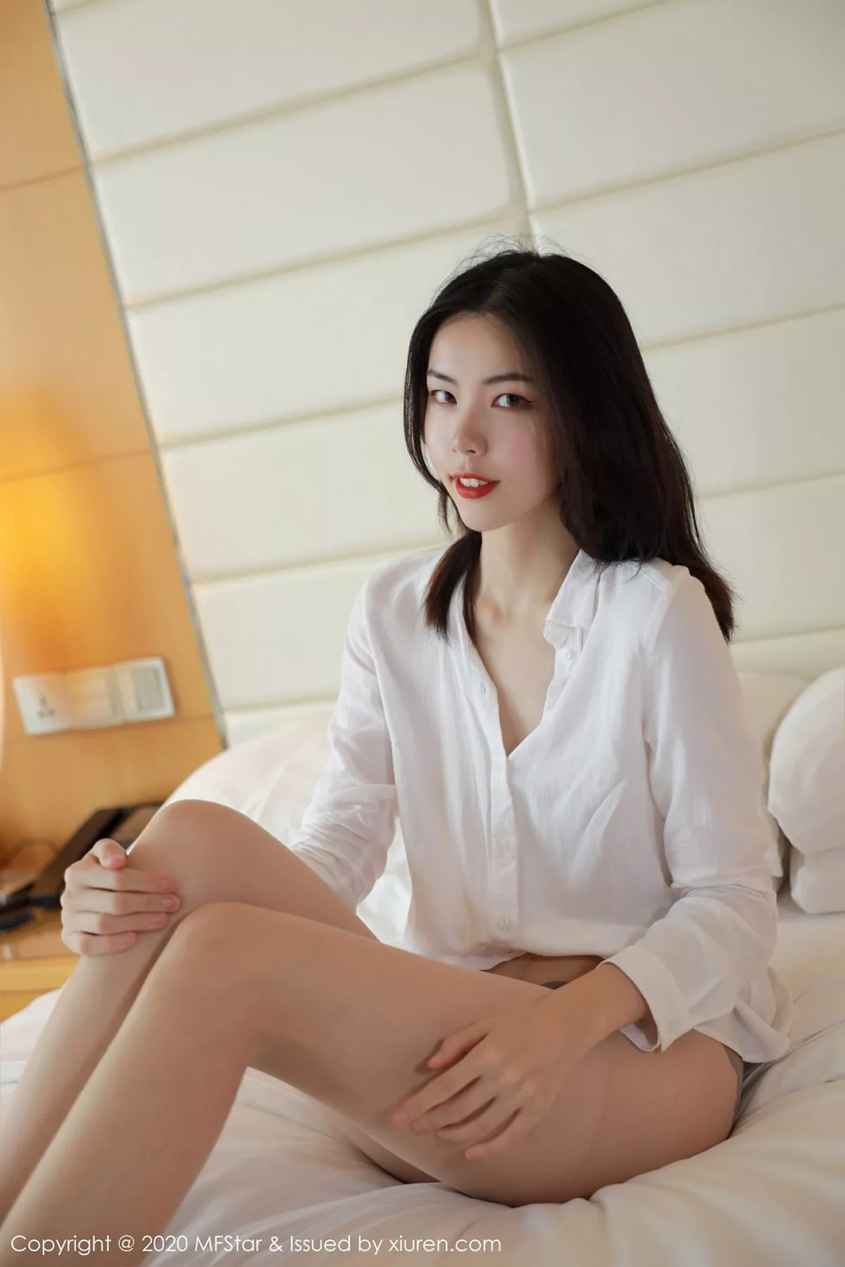 秀人集.com_[MFStar模范学院]Vol.406_模特欧阳美萱MX性感白衬衣配无内肉丝裤袜秀翘臀诱惑写真58P