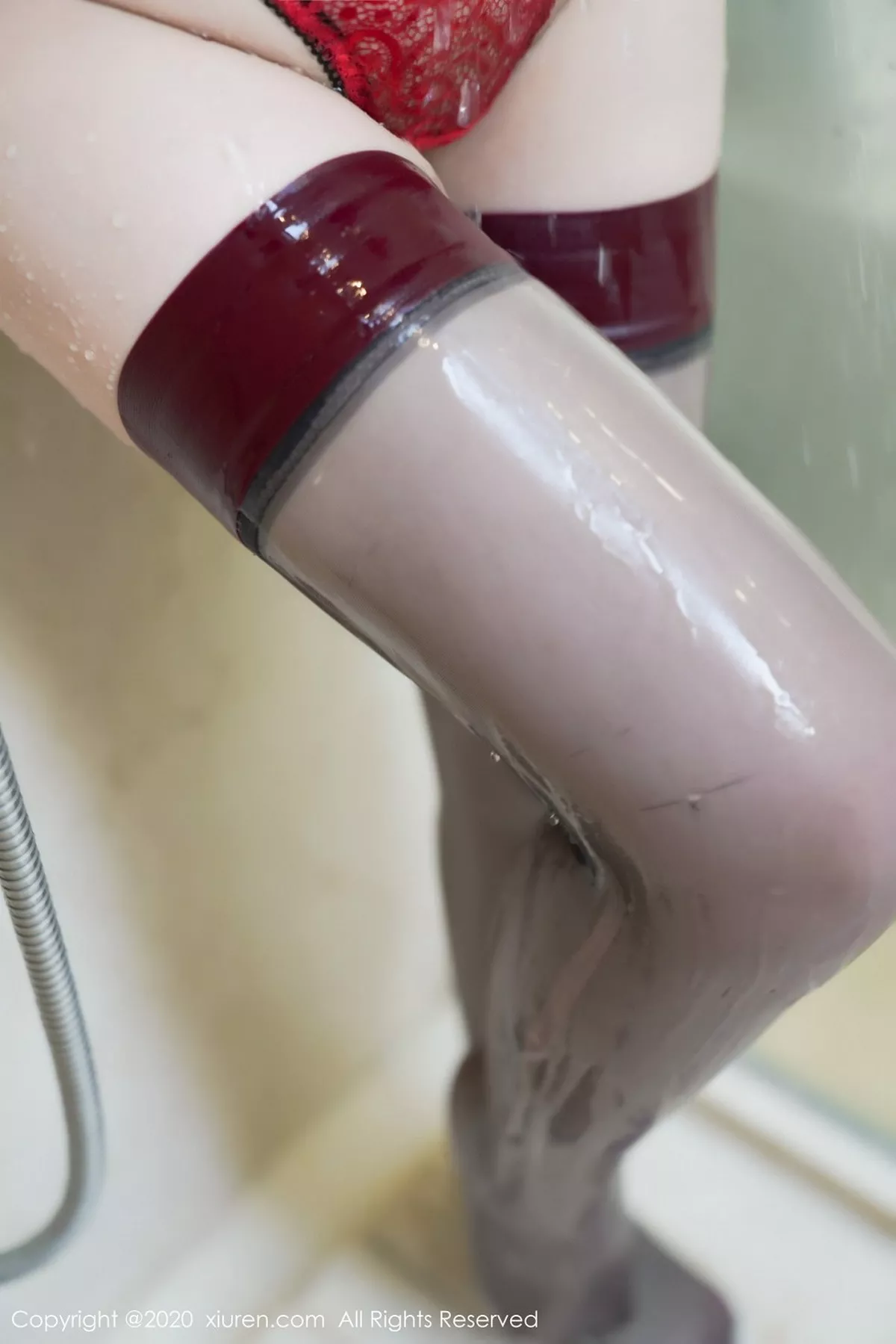 秀人集.com_[XiuRen秀人网]No.2701_嫩模软软Roro私房浴室精致缕空红色内衣湿身秀丰满身材诱惑写真52P