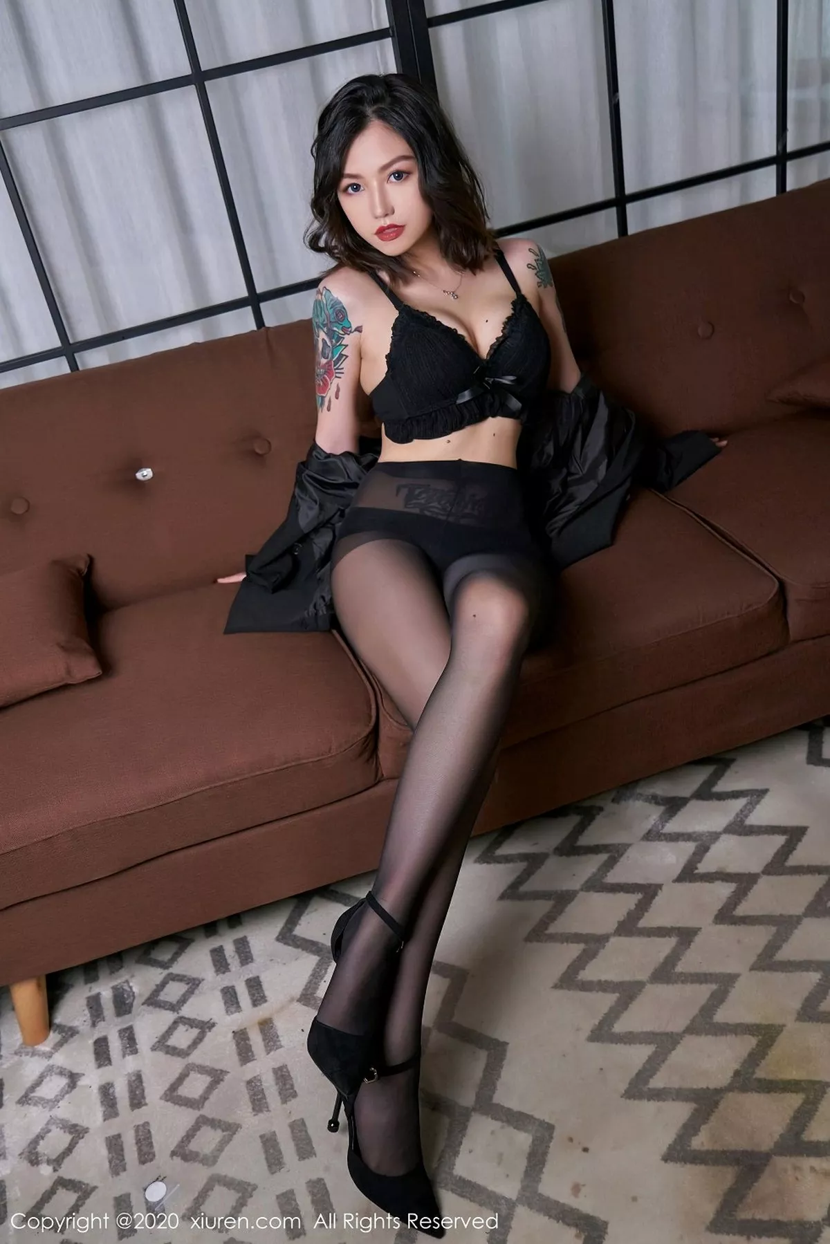 秀人集.com_[XiuRen秀人网]No.2711_模特舌尖上的菊花私房黑衣主题半脱露性感内衣黑丝裤袜诱惑写真70P