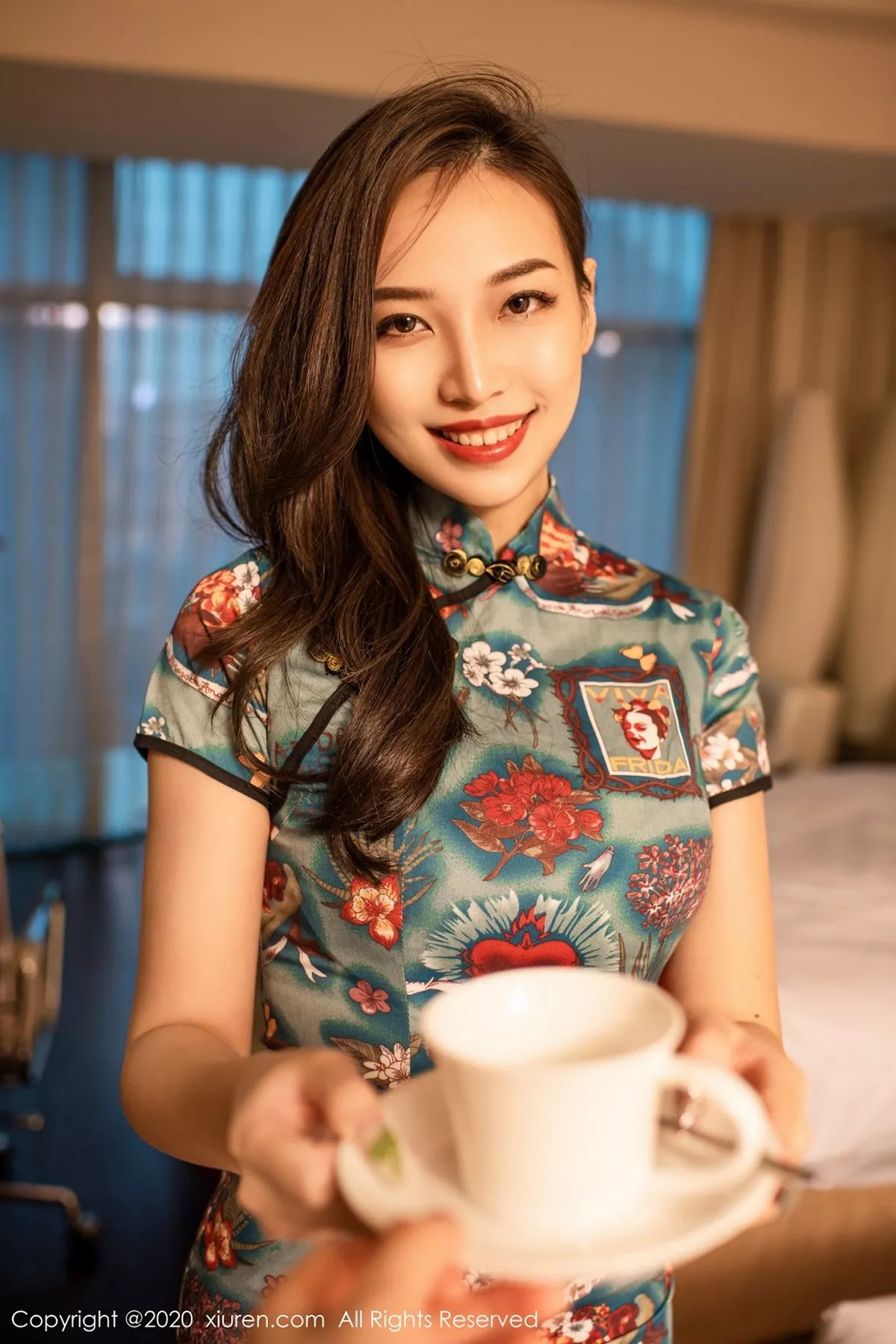 秀人集.com_[XiuRen秀人网]No.2712_嫩模郑颖姗酒店脱韵味旗袍露红色内衣黑丝网袜秀美腿诱惑写真50P