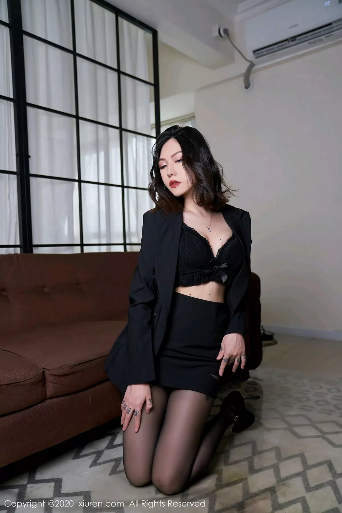 秀人集.com_[XiuRen秀人网]No.2711_模特舌尖上的菊花私房黑衣主题半脱露性感内衣黑丝裤袜诱惑写真70P