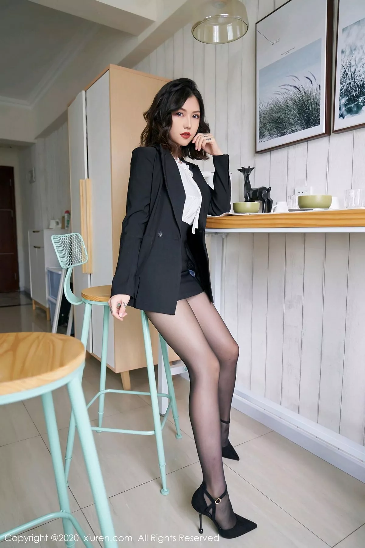 秀人集.com_[XiuRen秀人网]No.2711_模特舌尖上的菊花私房黑衣主题半脱露性感内衣黑丝裤袜诱惑写真70P