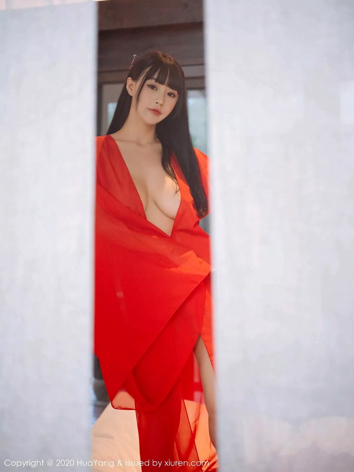 秀人集.com_[HuaYang花漾]Vol.310_女神朱可儿Flower杭州旅拍鲜红古典长裙包裹火辣胴体诱惑写真70P