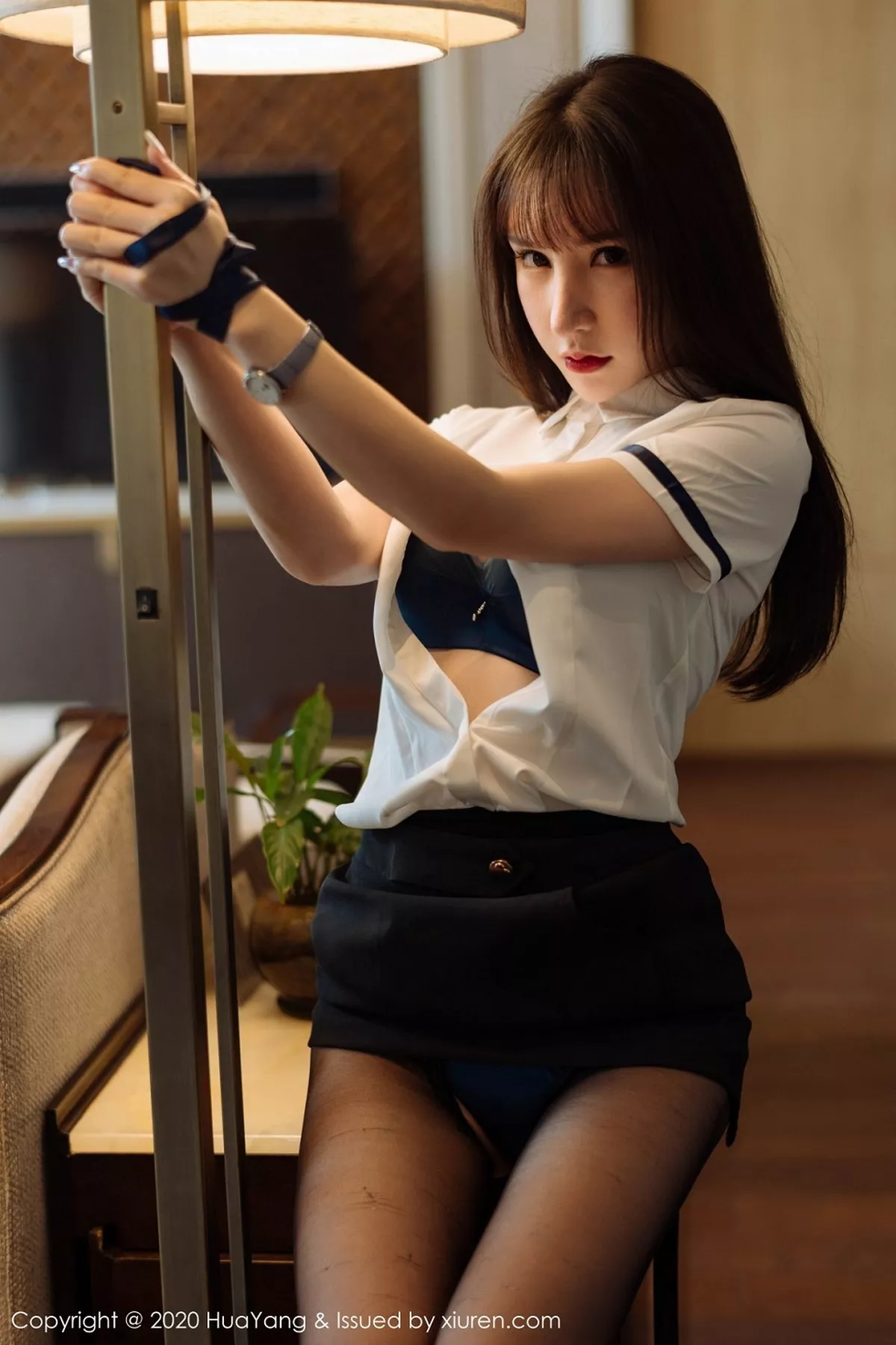 秀人集.com_[HuaYang花漾]Vol.312_女神周于希Sandy西双版纳旅拍黑短裙配开档黑丝裤袜诱惑写真63P