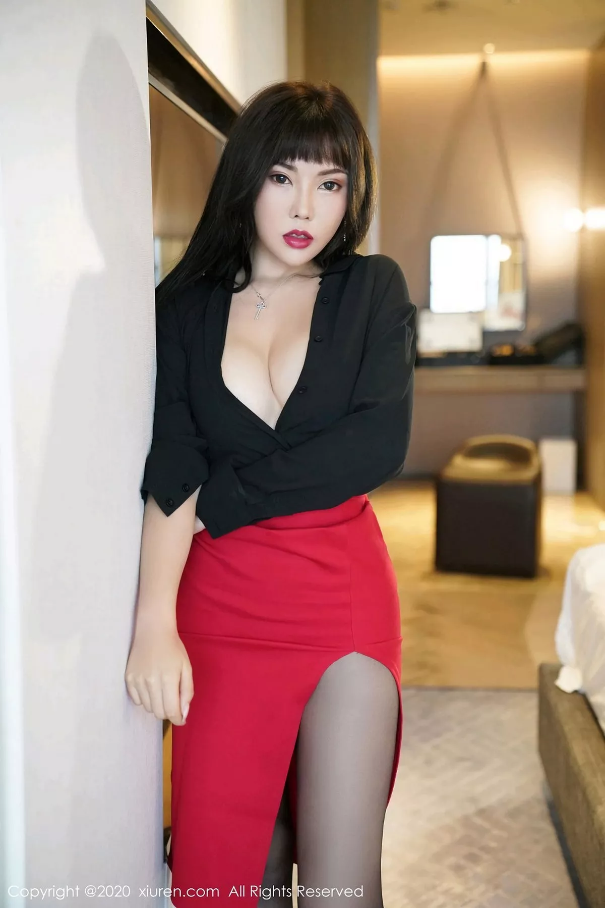 秀人集.com_[XiuRen秀人网]No.2738_嫩模萌汉药baby上海旅拍红色短裙配无内黑丝裤袜秀翘臀诱惑写真50P