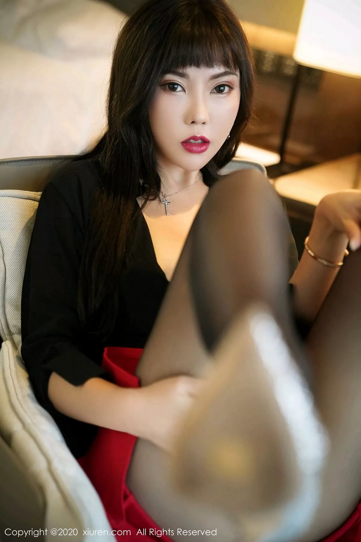 秀人集.com_[XiuRen秀人网]No.2738_嫩模萌汉药baby上海旅拍红色短裙配无内黑丝裤袜秀翘臀诱惑写真50P