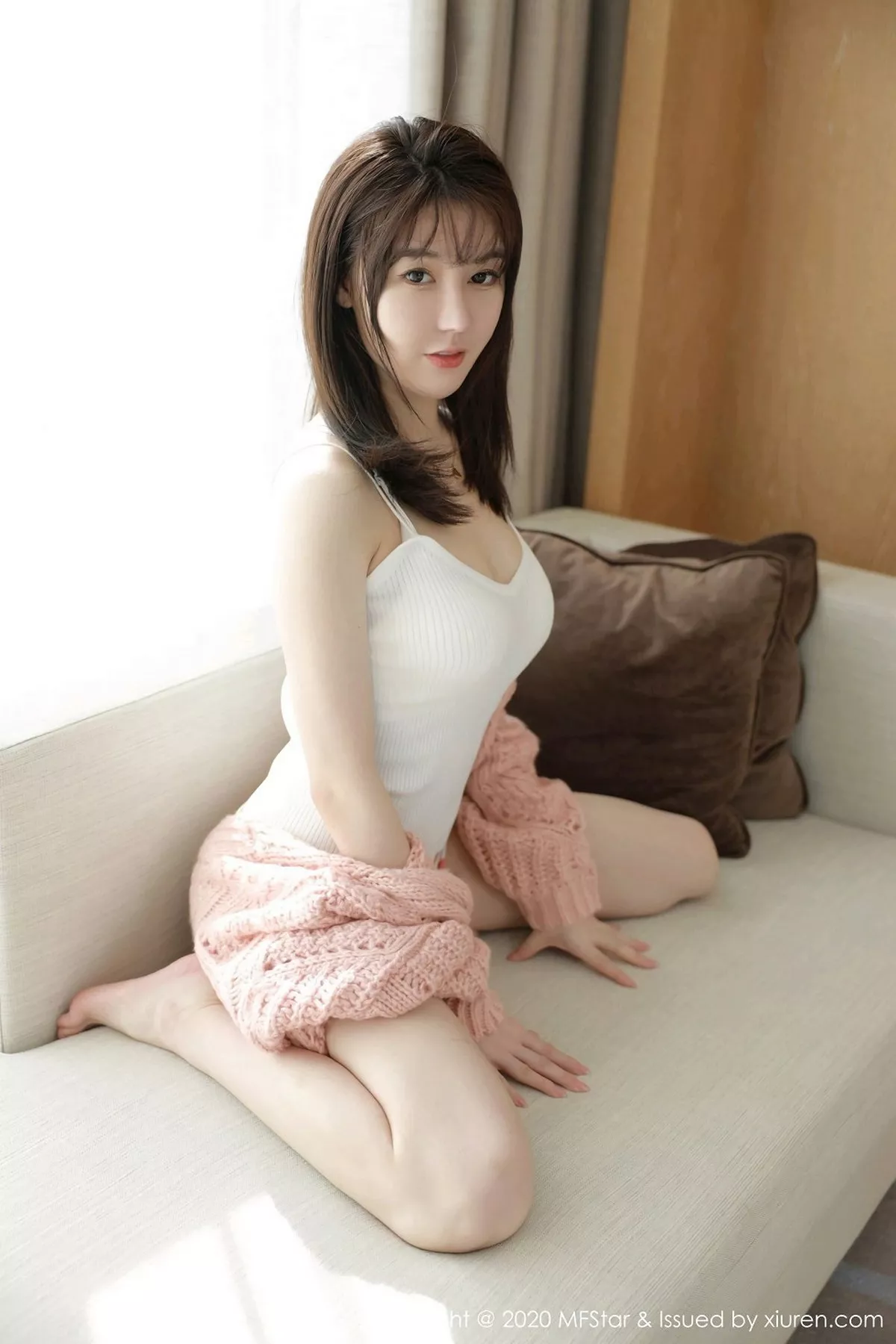 秀人集.com_[MFStar模范学院]Vol.410_嫩模薛琪琪sandy四川旅拍白色吊带配草莓内裤诱惑写真49P