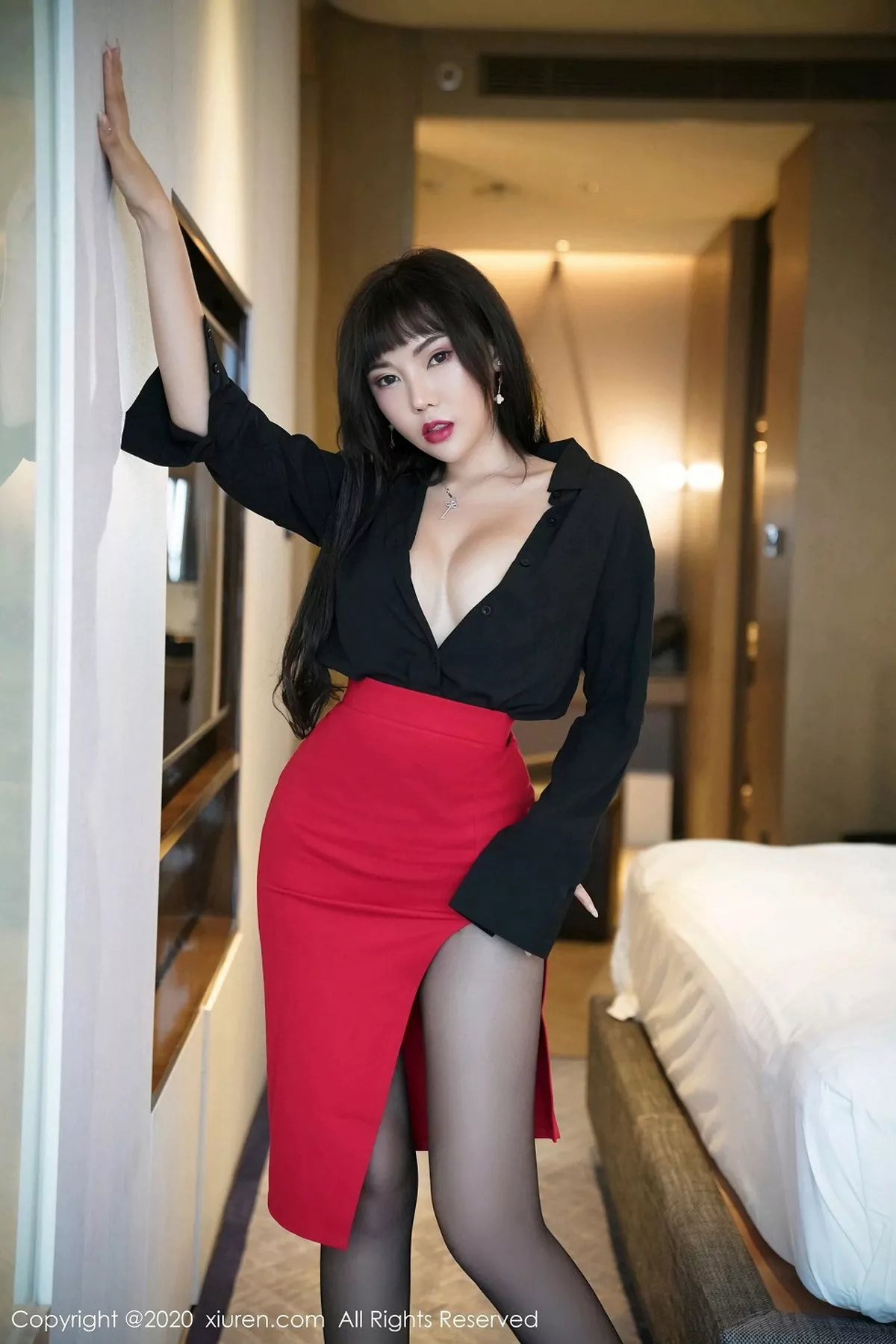 秀人集.com_[XiuRen秀人网]No.2738_嫩模萌汉药baby上海旅拍红色短裙配无内黑丝裤袜秀翘臀诱惑写真50P