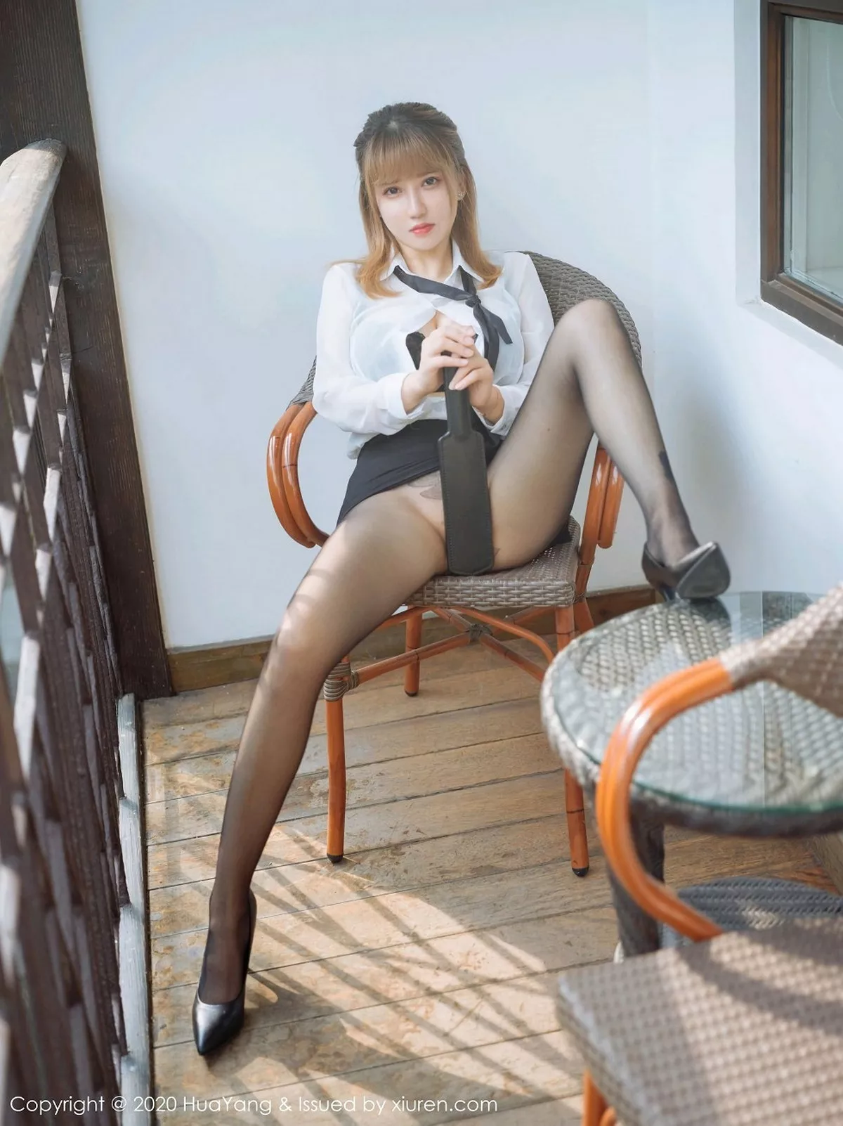 秀人集.com_[HuaYang花漾]Vol.316_嫩模周大萌杭州旅拍职场秘书0L主题超薄黑丝裤袜迷人诱惑写真40P