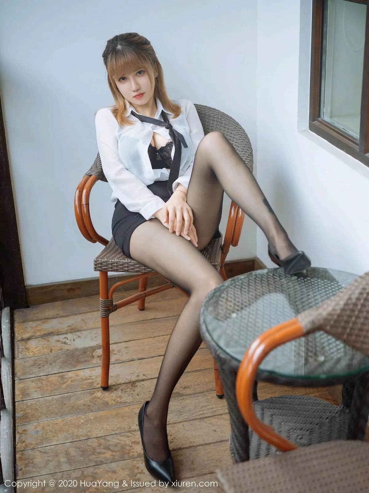 秀人集.com_[HuaYang花漾]Vol.316_嫩模周大萌杭州旅拍职场秘书0L主题超薄黑丝裤袜迷人诱惑写真40P