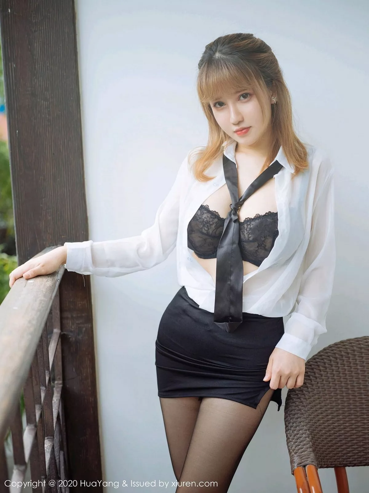 秀人集.com_[HuaYang花漾]Vol.316_嫩模周大萌杭州旅拍职场秘书0L主题超薄黑丝裤袜迷人诱惑写真40P