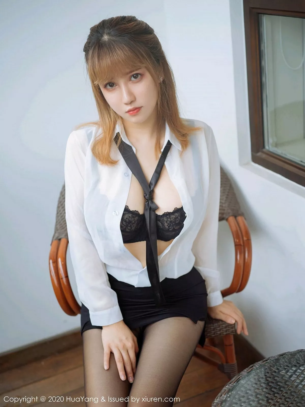 秀人集.com_[HuaYang花漾]Vol.316_嫩模周大萌杭州旅拍职场秘书0L主题超薄黑丝裤袜迷人诱惑写真40P