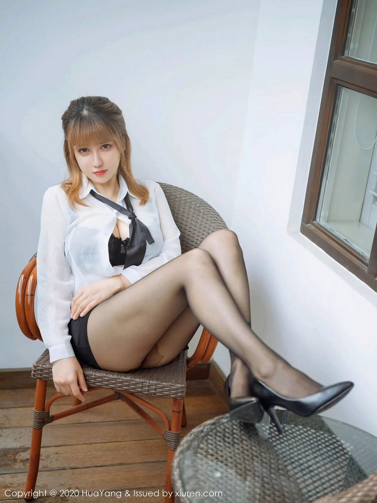 秀人集.com_[HuaYang花漾]Vol.316_嫩模周大萌杭州旅拍职场秘书0L主题超薄黑丝裤袜迷人诱惑写真40P