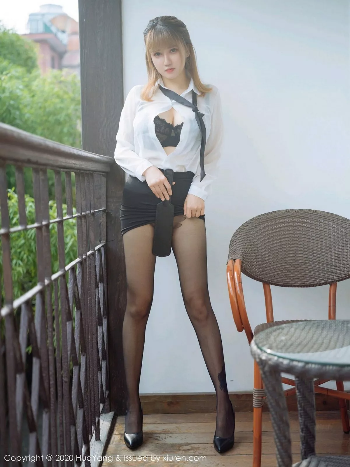 秀人集.com_[HuaYang花漾]Vol.316_嫩模周大萌杭州旅拍职场秘书0L主题超薄黑丝裤袜迷人诱惑写真40P