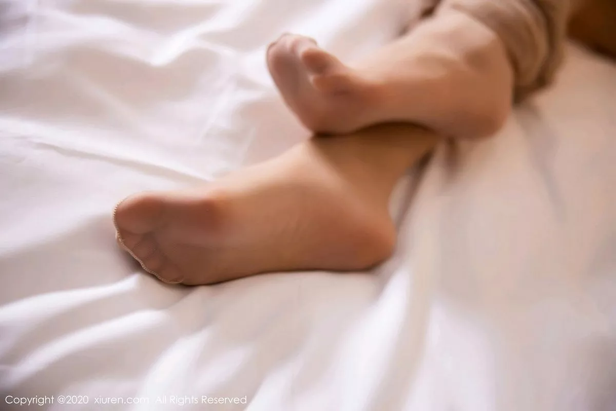 秀人集.com_[XiuRen秀人网]No.2763_女神杨晨晨sugar脱香槟色礼裙露黑色内衣秀曼妙身材诱惑写真87P