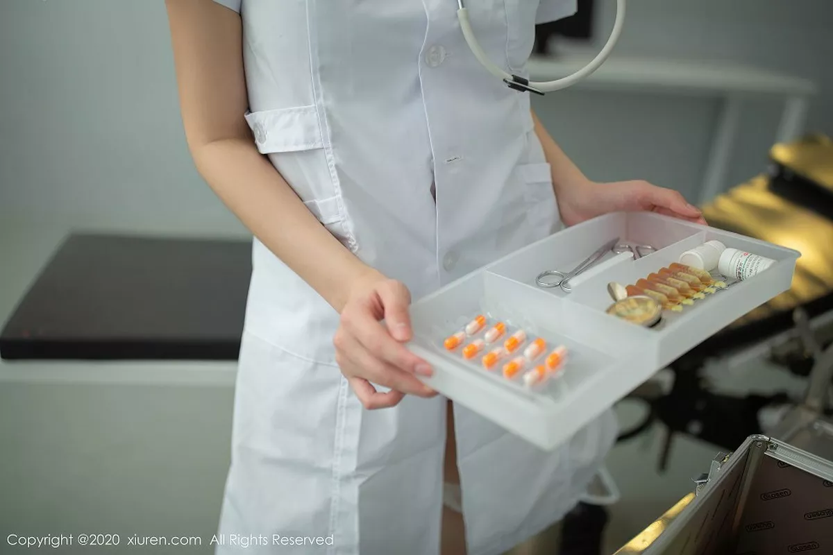 秀人集.com_[XiuRen秀人网]No.2618_女神就是阿朱啊眼科手术主题私房白色薄纱裹身秀惹火身材诱惑写真46P