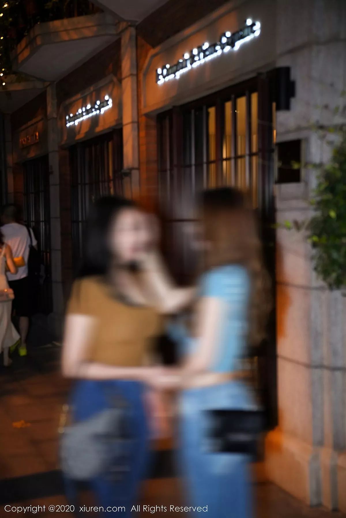 秀人集.com_[XiuRen秀人网]No.2622_女神Egg-尤妮丝＆果儿Victoria剧情手法主题床上撩人诱惑写真72P