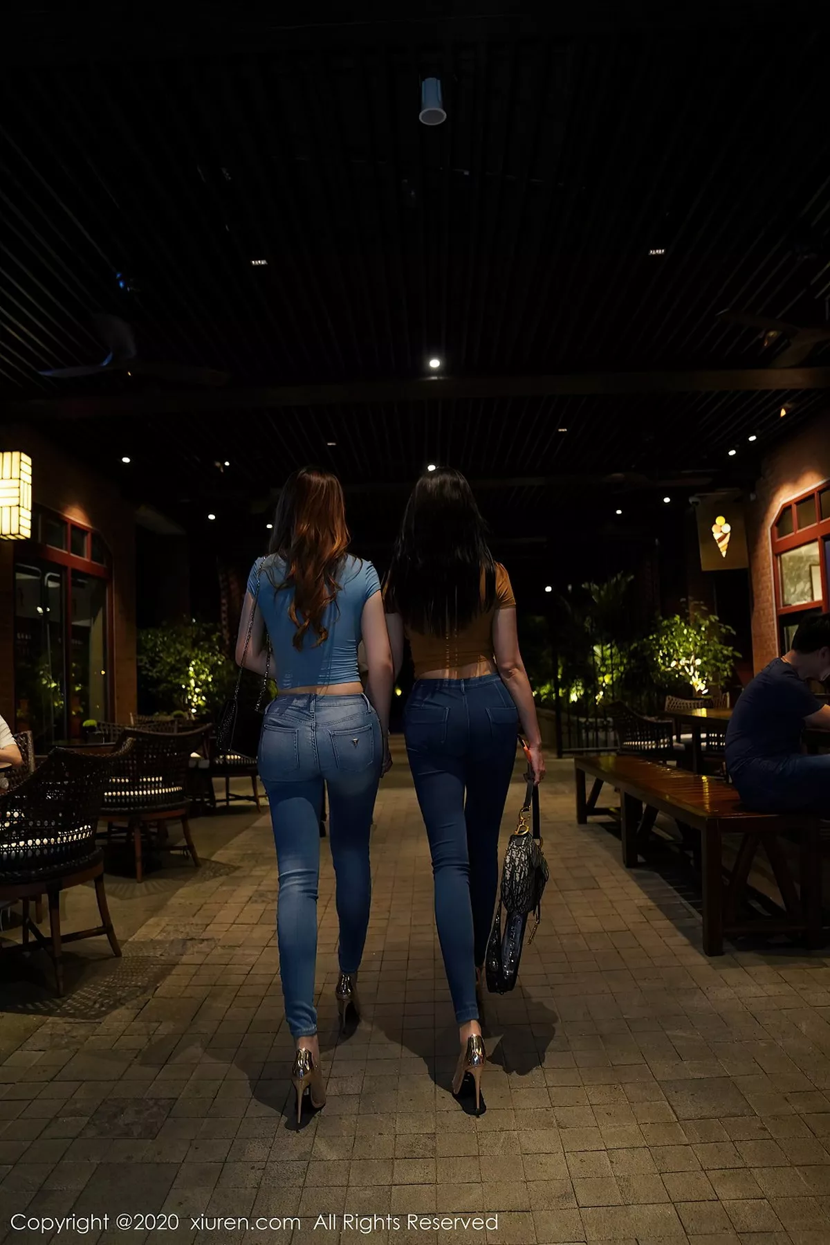 秀人集.com_[XiuRen秀人网]No.2622_女神Egg-尤妮丝＆果儿Victoria剧情手法主题床上撩人诱惑写真72P