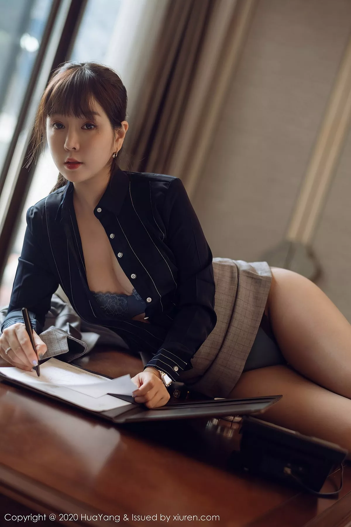 秀人集.com_[HuaYang花漾]Vol.300_女神王雨纯西双版纳旅拍总裁vs土气职员第二部私房诱惑写真80P