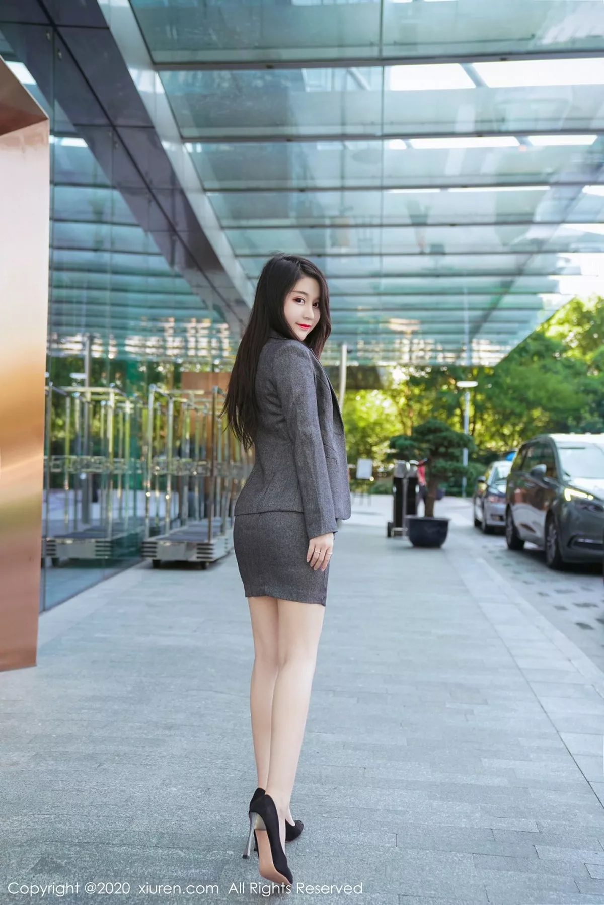 秀人集.com_[XiuRen秀人网]No.2628_嫩模美七Mia酒店OL制服剧情主题性感透视内裤秀翘臀诱惑写真64P