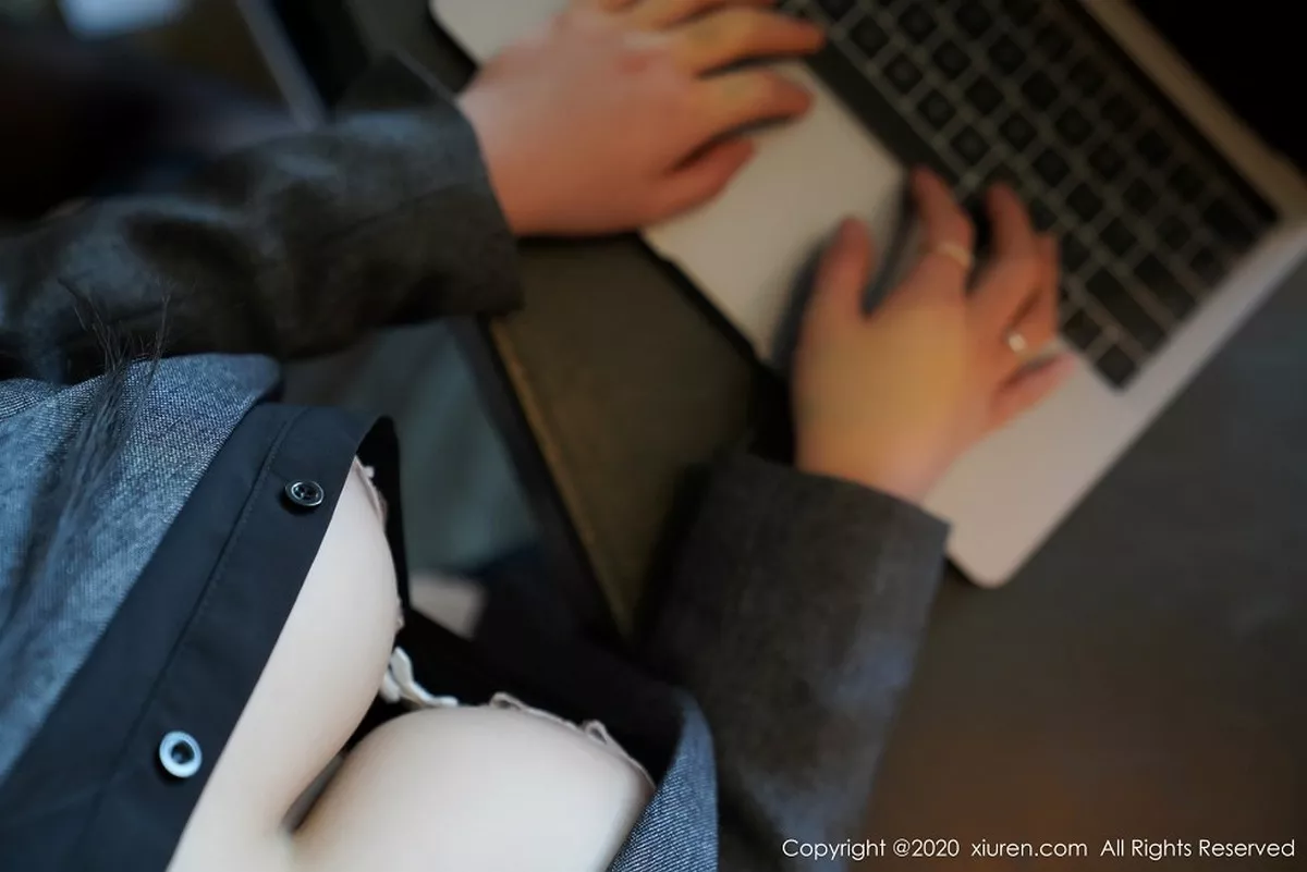 秀人集.com_[XiuRen秀人网]No.2628_嫩模美七Mia酒店OL制服剧情主题性感透视内裤秀翘臀诱惑写真64P