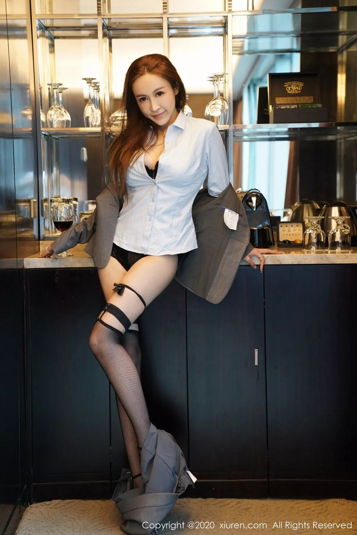 秀人集.com_[XiuRen秀人网]No.2638_嫩模周井空职场秘书OL制服主题半撩露吊带黑丝极致魅惑写真51P