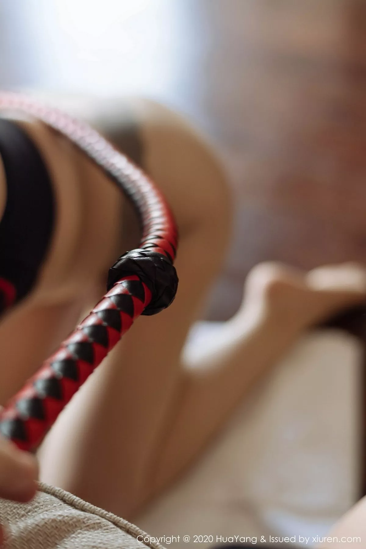 秀人集.com_[HuaYang花漾]Vol.303_女神娜露Selena西双版纳旅拍私房女仆装配肉丝裤袜诱惑写真55P