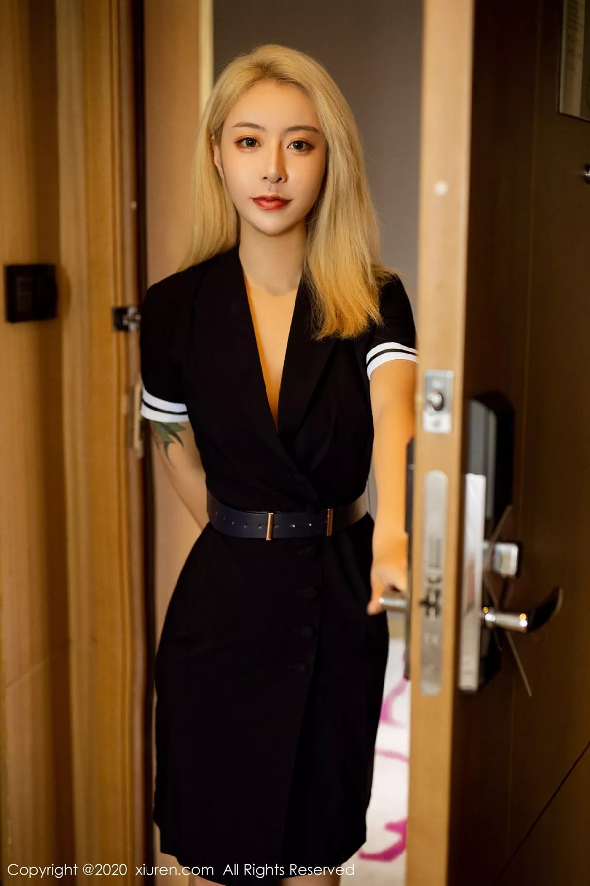 秀人集.com_[XiuRen秀人网]No.2645_嫩模糯米NM私房黑色长裙半脱露黑色内衣透视秀翘臀诱惑写真36P