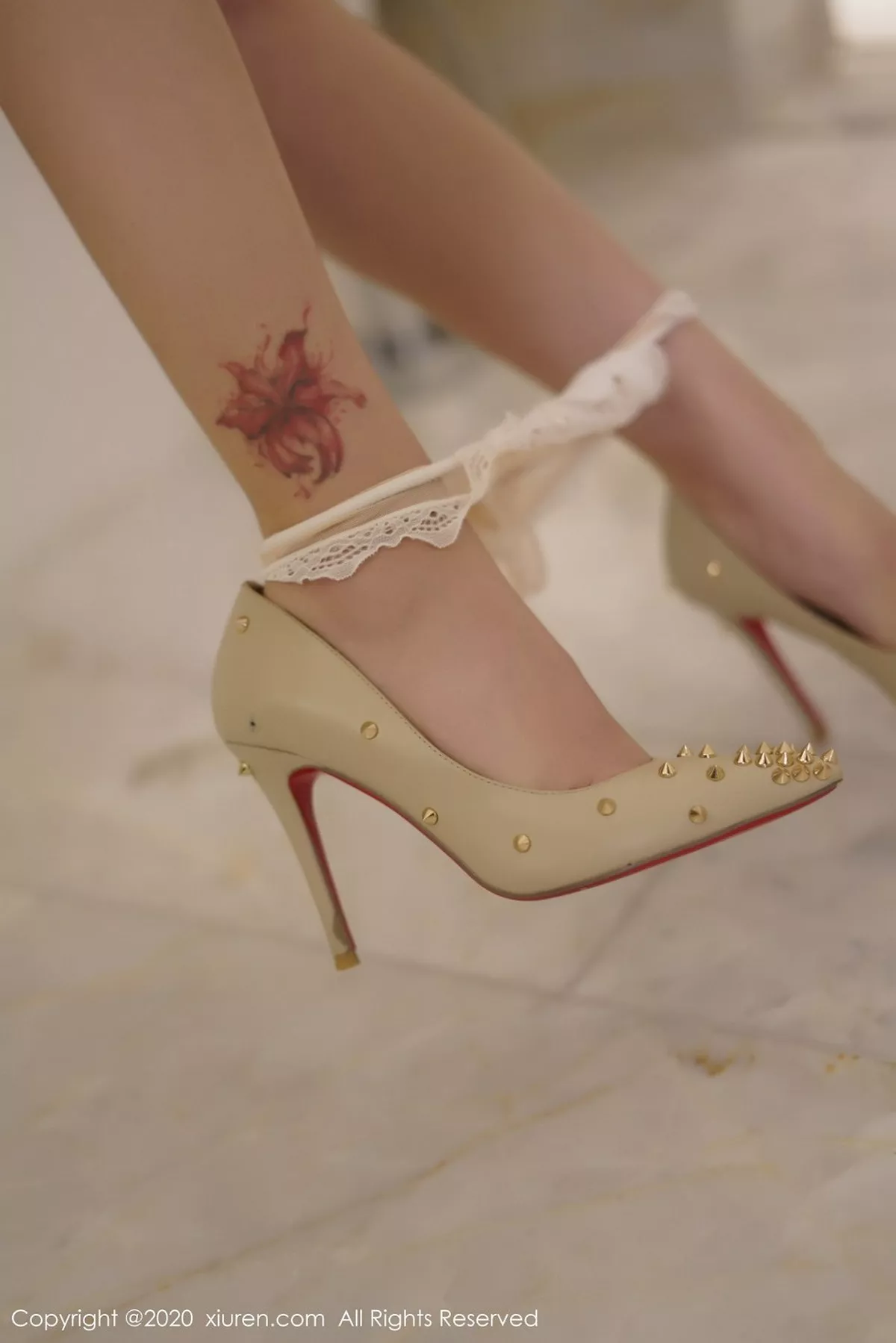 秀人集.com_[XiuRen秀人网]No.2766_女神冯木木LRIS白色抹胸内衣主题蕾丝内裤秀翘臀极致诱惑写真62P