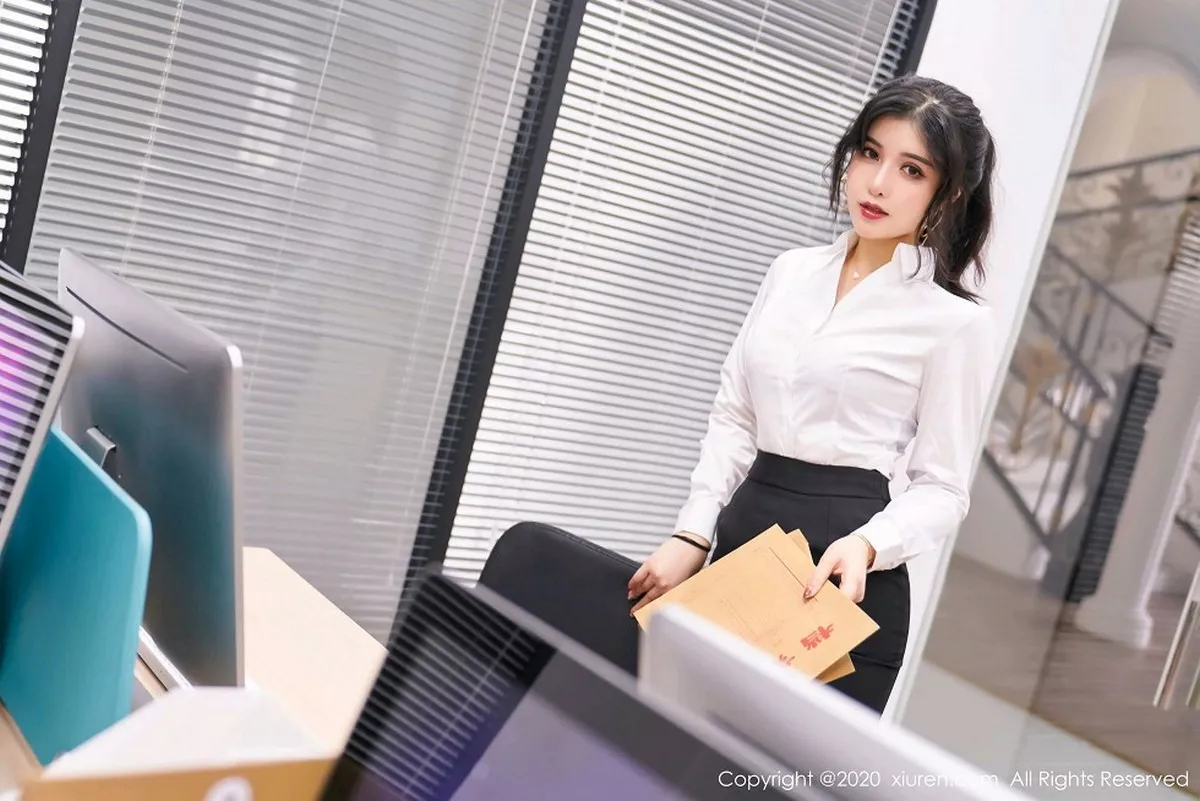 秀人集.com_[XiuRen秀人网]No.2768_嫩模韩静安经典秘书职业装主题半脱黑丝裤袜秀翘臀美腿诱惑写真47P