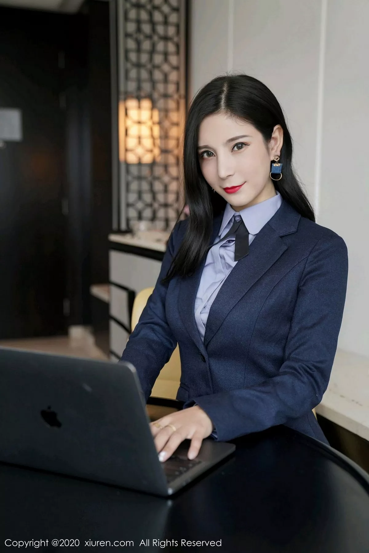 秀人集.com_[XiuRen秀人网]No.2816_嫩模小蛮妖Yummy职场白衬衫OL主题半脱肉丝裤袜秀翘臀诱惑写真80P