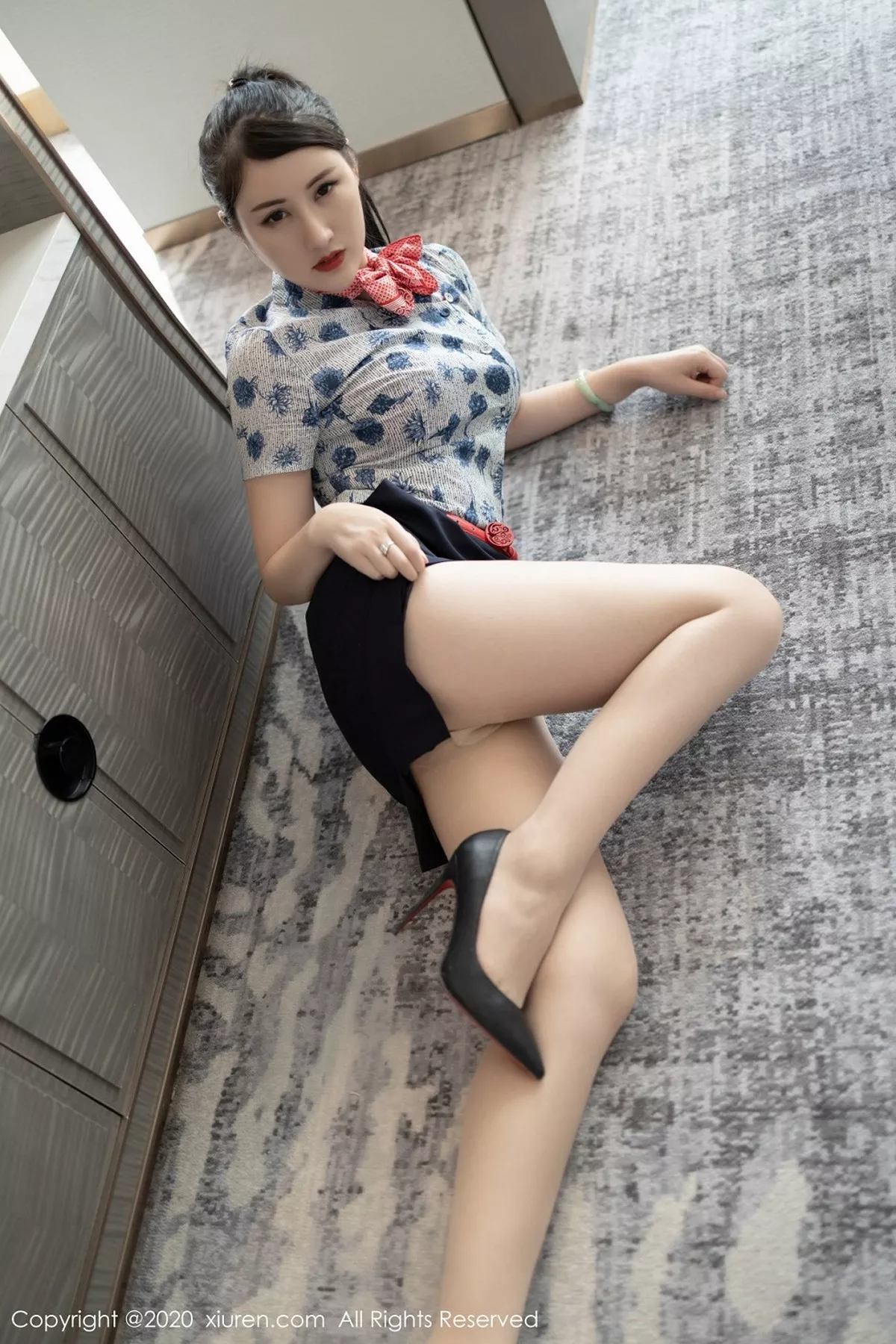 秀人集.com_[XiuRen秀人网]No.2817_嫩模诗诗kiki空姐制服主题性感红色内衣秀白嫩肌肤惹人诱惑写真52P