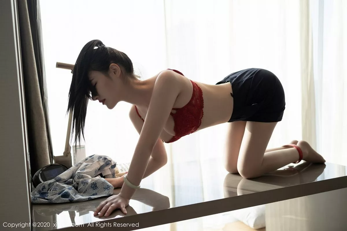 秀人集.com_[XiuRen秀人网]No.2817_嫩模诗诗kiki空姐制服主题性感红色内衣秀白嫩肌肤惹人诱惑写真52P