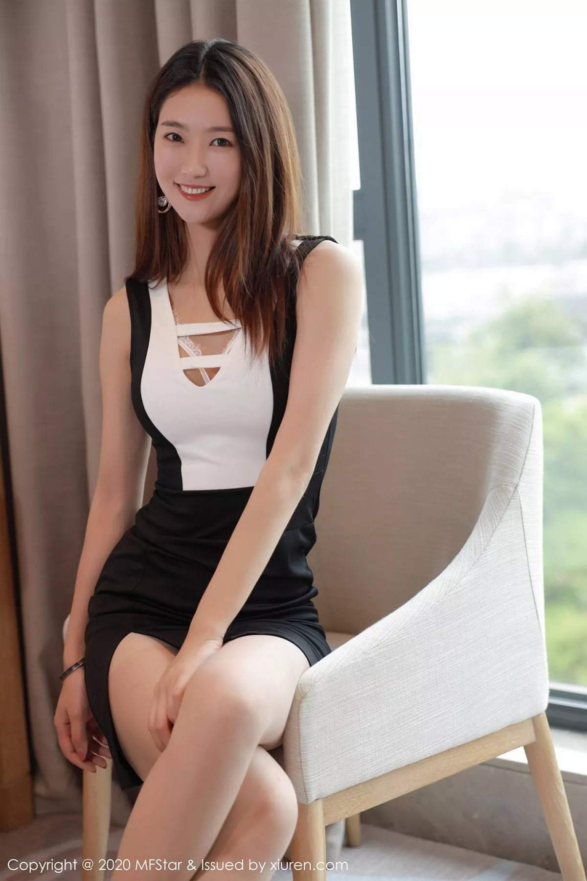 秀人集.com_[MFStar模范学院]Vol.417_嫩模方子萱四川旅拍私房蕾丝内衣配朦胧肉丝袜撩人诱惑写真45P