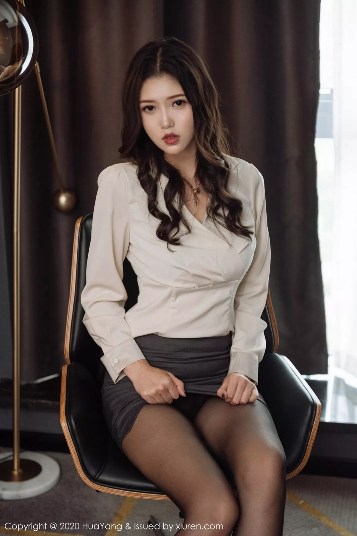 秀人集.com_[HuaYang花漾]Vol.328_嫩模陈一涵都市丽人OL风主题性感短裙配黑丝裤袜诱惑写真51P