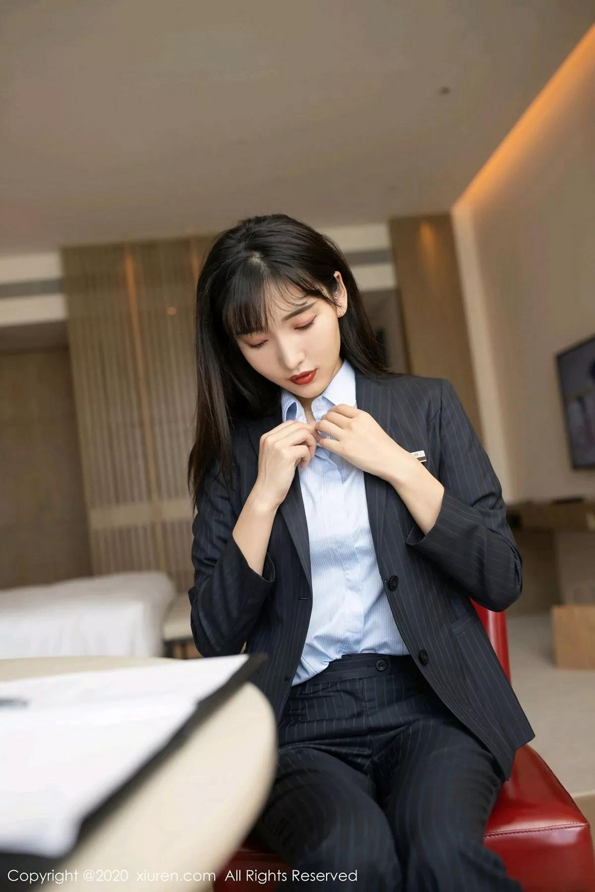 秀人集.com_[XiuRen秀人网]No.2829_嫩模陆萱萱银行客户经理主题半脱露酒红色蕾丝内衣迷人诱惑写真80P