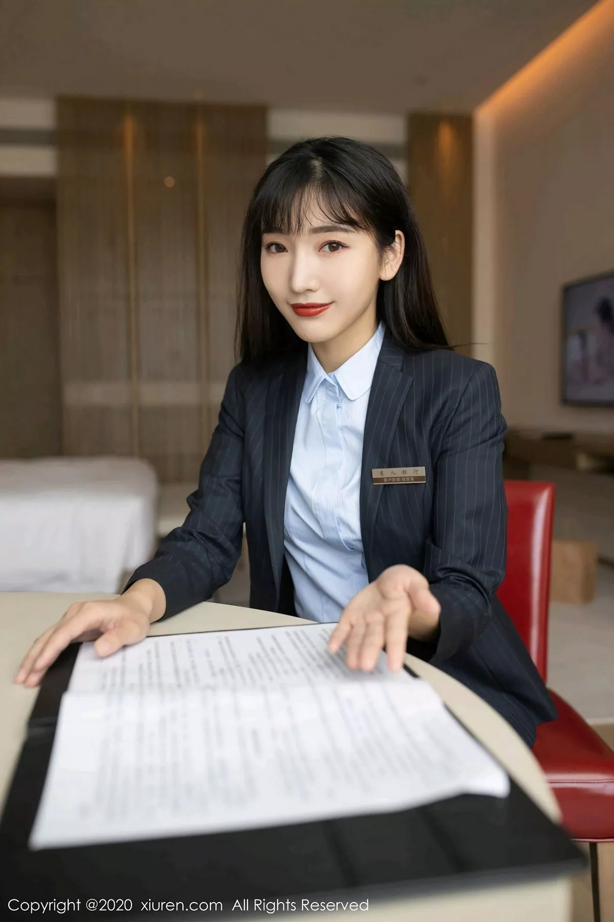 秀人集.com_[XiuRen秀人网]No.2829_嫩模陆萱萱银行客户经理主题半脱露酒红色蕾丝内衣迷人诱惑写真80P