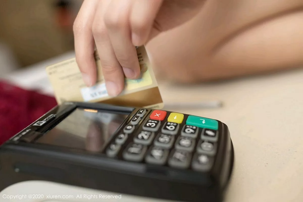 秀人集.com_[XiuRen秀人网]No.2829_嫩模陆萱萱银行客户经理主题半脱露酒红色蕾丝内衣迷人诱惑写真80P