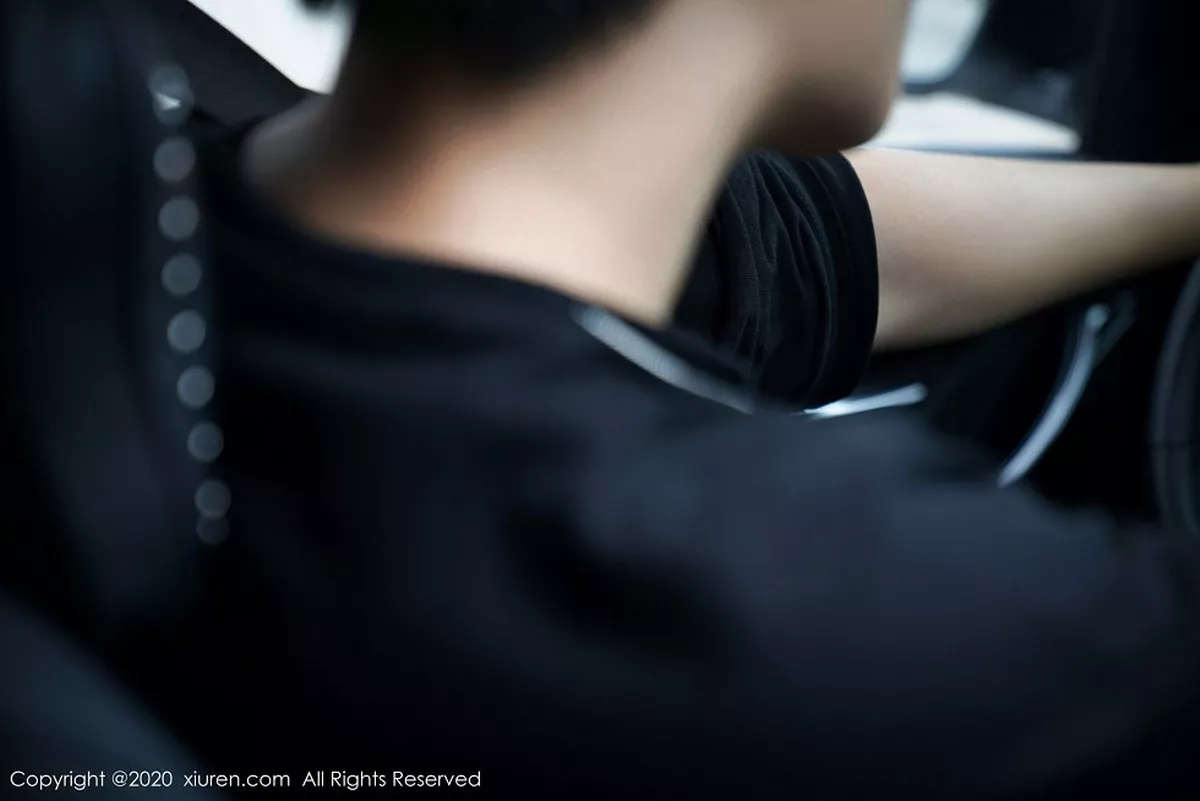 秀人集.com_[XiuRen秀人网]No.2832_嫩模周于希下班打车剧情主题车拍系列性感黑色内衣迷人诱惑写真90P