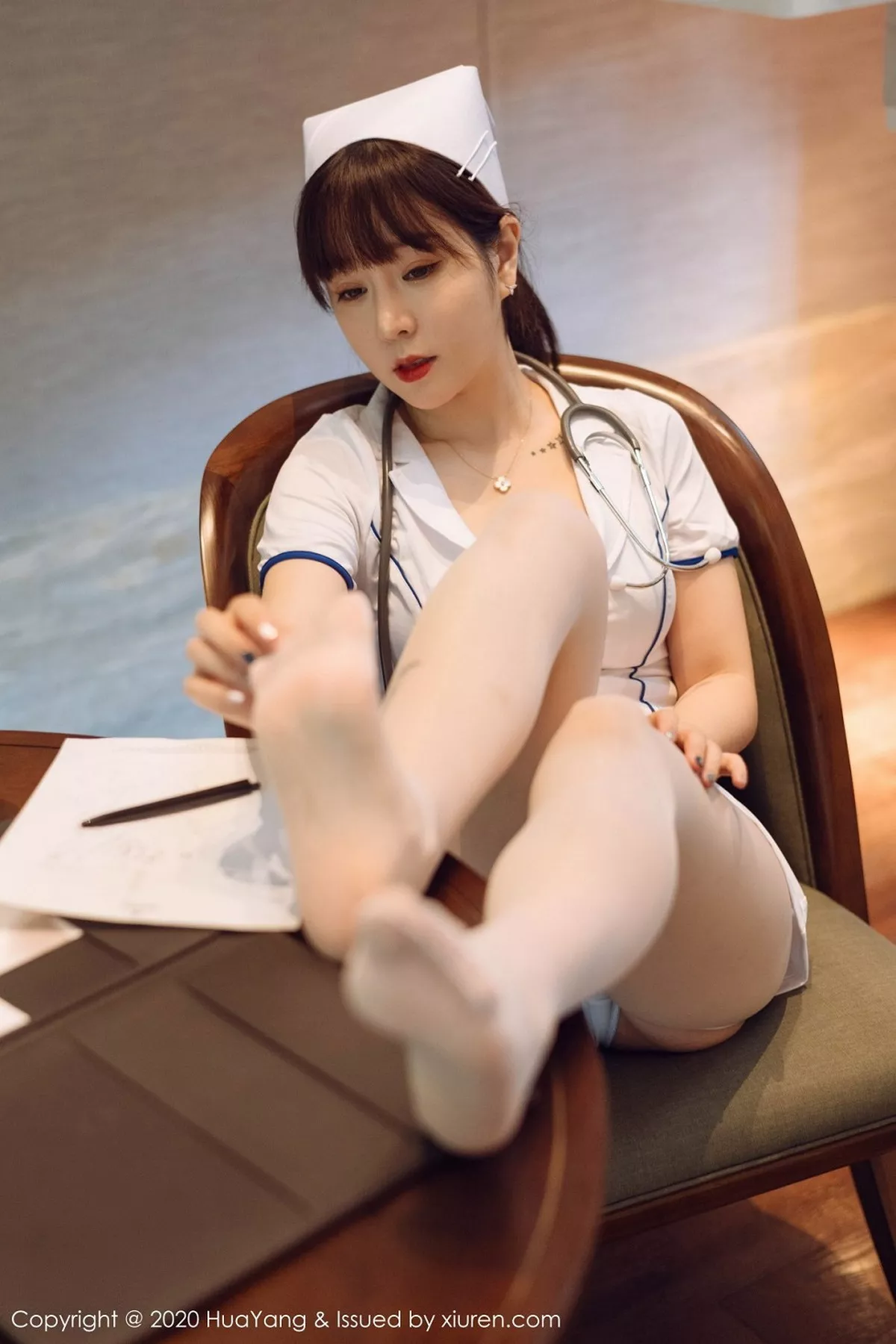 秀人集.com_[HuaYang花漾]Vol.330_女神王雨纯西双版纳旅拍性感护士装配开档肉丝裤袜撩人诱惑写真102P