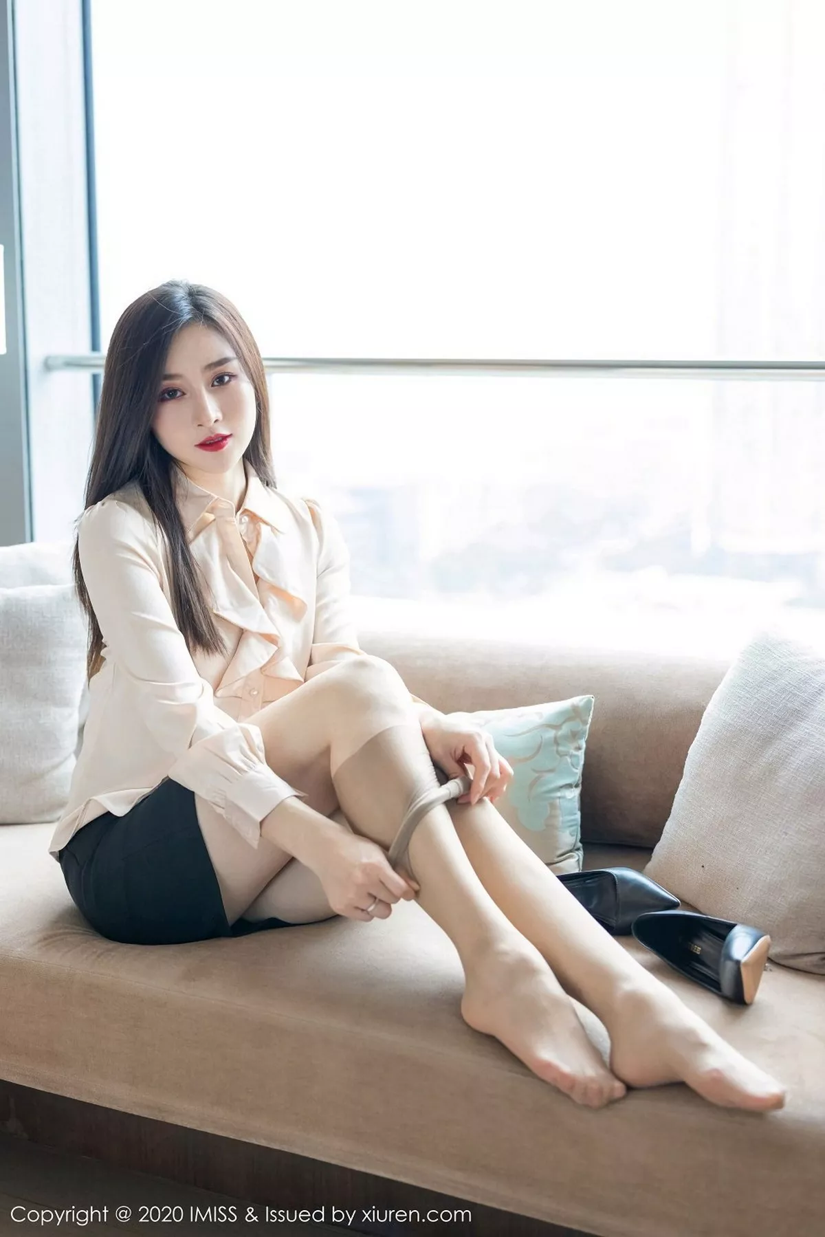 秀人集.com_[IMISS爱蜜社]Vol.528_气质美女Vanessa经典职场制服主题沙发上性感内衣完美诱惑写真71P